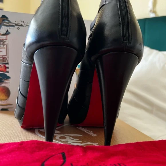 *SOLD*Christian Louboutin Drapicone Leather Heels 👠 - Picture 4 of 13